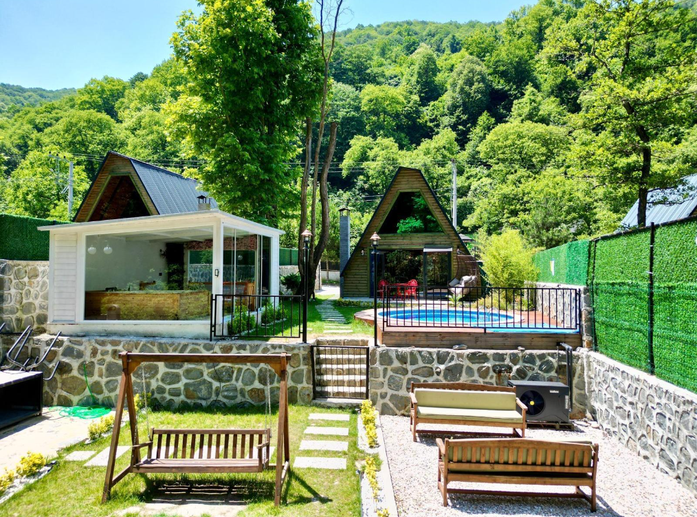 Sapanca Isıtmalı Havuzlu Bungalov | Dört Mevsim Konforlu Tatil