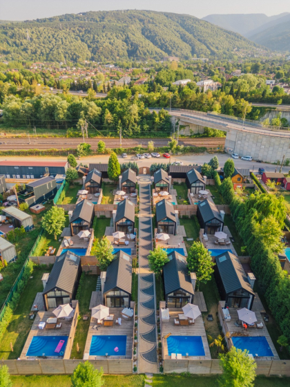 Sapanca Isıtmalı Havuzlu Jakuzili Bungalov