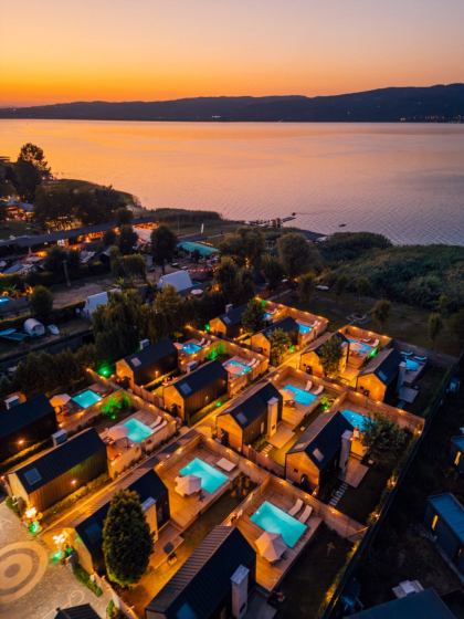 Sapanca Şık Tasarımlı Havuzlu Bungalov