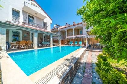 Villa Çetin Ata | Fethiye Merkezde Jakuzili ve 6 Kişilik Özel Havuzlu Tatil Villası (1039)