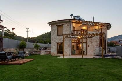 Villa Can Stone (1451)