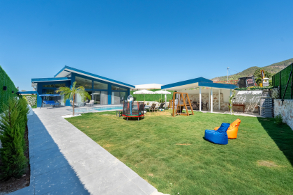 Villa West (2088)