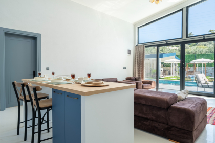 Villa West (2088)