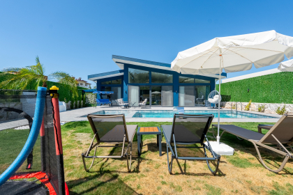 Villa West (2088)