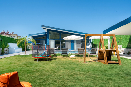 Villa West (2088)