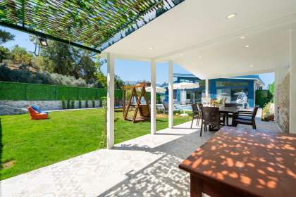 Villa West (2088)