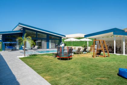 Villa West (2088)