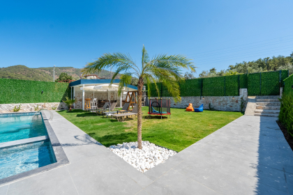 Villa West (2088)