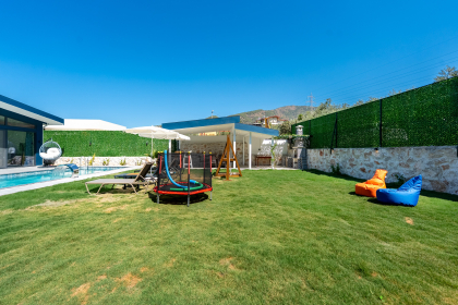 Villa West (2088)