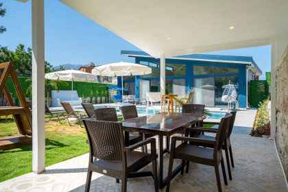 Villa West (2088)