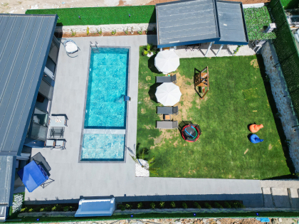 Villa West (2088)
