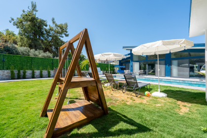 Villa West (2088)