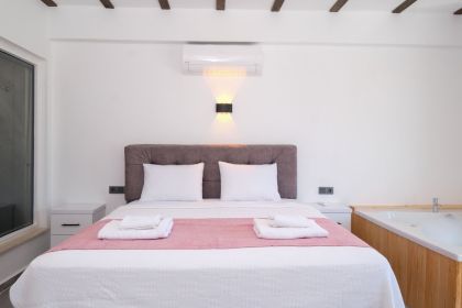 Villa Cocos Serinlik | Çalış Plajı'na Yürüme Mesafesinde Saunalı ve Jakuzili Lüks Tatil Villası (1673)