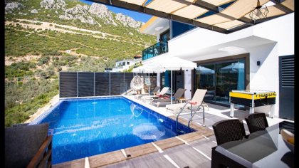 Deniz Manzaralı Villalar 2 (2200)