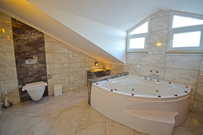 Villa Eroya 2 (2070)