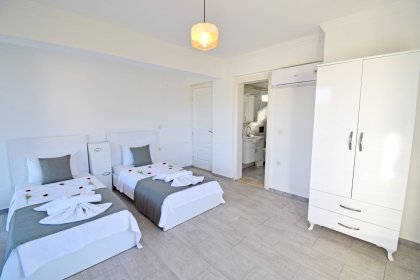 Villa Eroya 2 (2070)