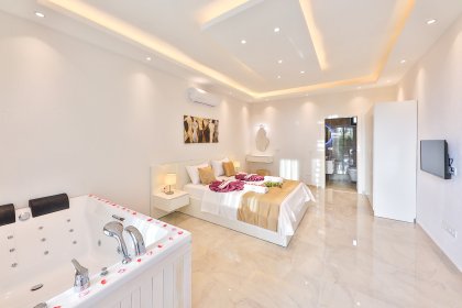 Villa Lingo 1 (2130)