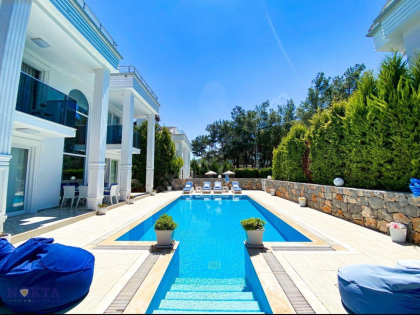 Villa Lustria (2099)
