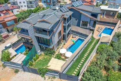 Villa Naz (2071)