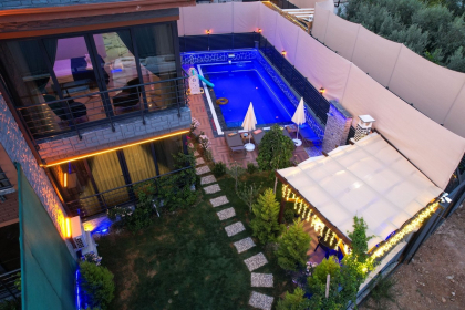 Villa Naz (2071)