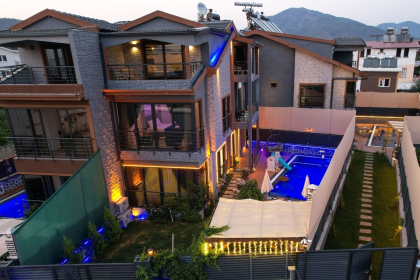 Villa Naz (2071)
