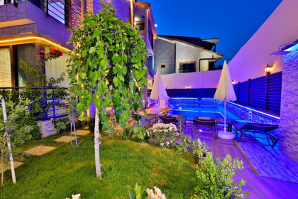 Villa Naz (2071)