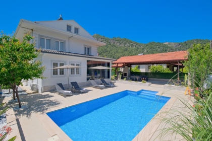 Villa Nevin (1975)
