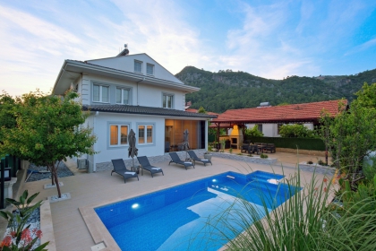 Villa Nevin (1975)