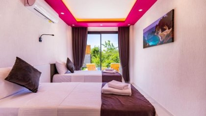 Villa Nightfall  (2352)