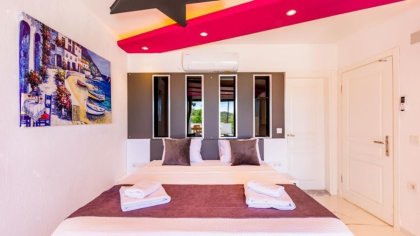 Villa Nightfall  (2352)