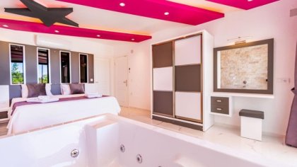 Villa Nightfall  (2352)