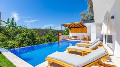 Villa Nightfall  (2352)