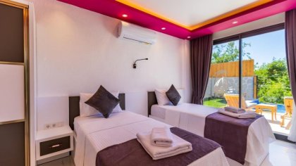 Villa Nightfall  (2352)