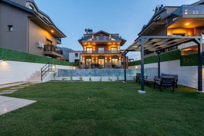 Villa Ottava Grand (1987)