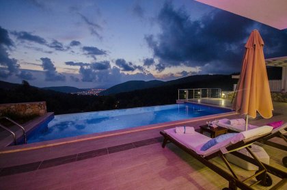 Villa Pool Party (2343)