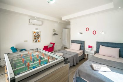 Villa Pool Party (2343)