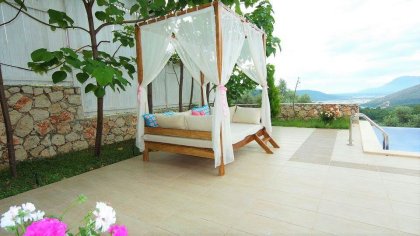 Villa Pool Party (2343)