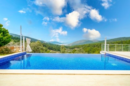 Villa Pool Party (2343)