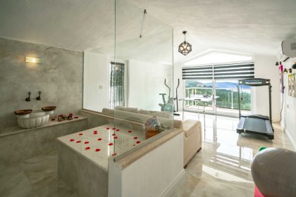 Villa Pool Party (2343)