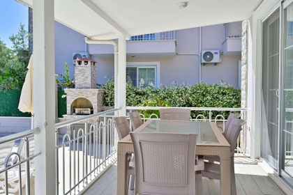 Villa Taraya 1 (1989)