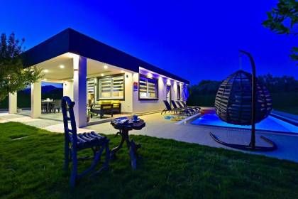 Fethiye Bahçeli ve Doğa Manzaralı Villa Valiant (1007)