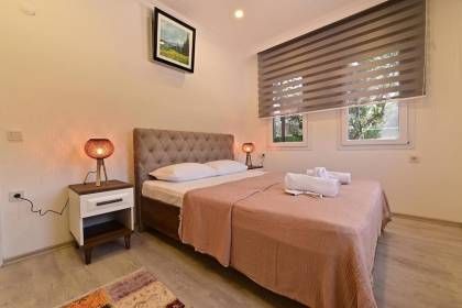Fethiye Bahçeli ve Doğa Manzaralı Villa Valiant (1007)