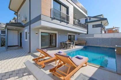 Villa White Day Elmas (1616)