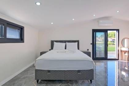 Villa White Day Elmas (1616)
