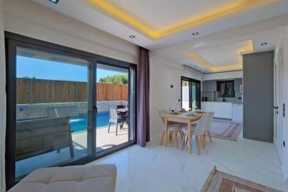 Villa White Day Elmas (1616)