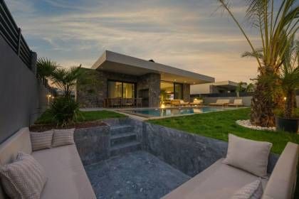 Villa İnci Homes Pearl | Fethiye'de Modern Mimari, Küvetli ve Geniş Bahçeli Lüks Villa (1062)