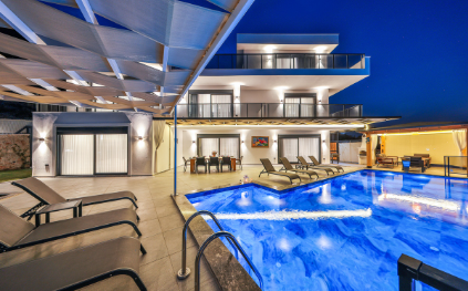 Villa Lunar (2114)