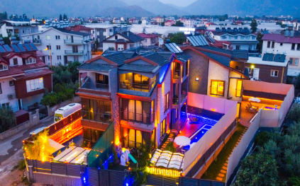 Villa Naz (2071)