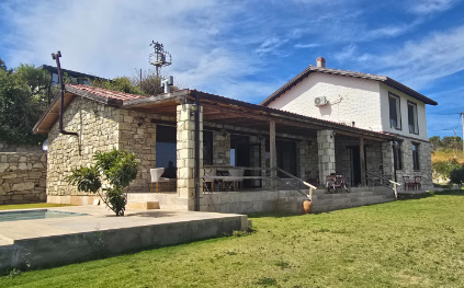 Villa Teos Art (1551)
